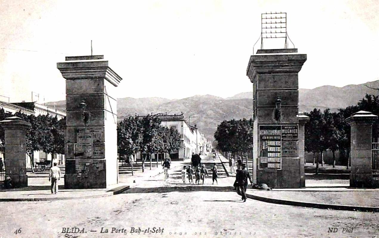 Blida - La Porte Bab-el-Sebt.jpg